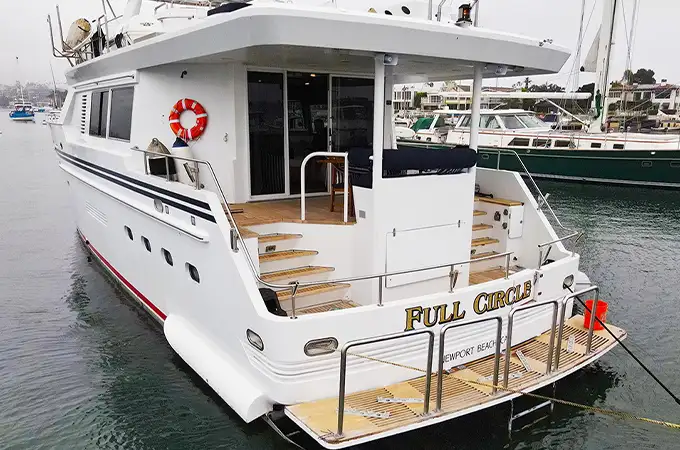 Yacht stern and swim platform for water access